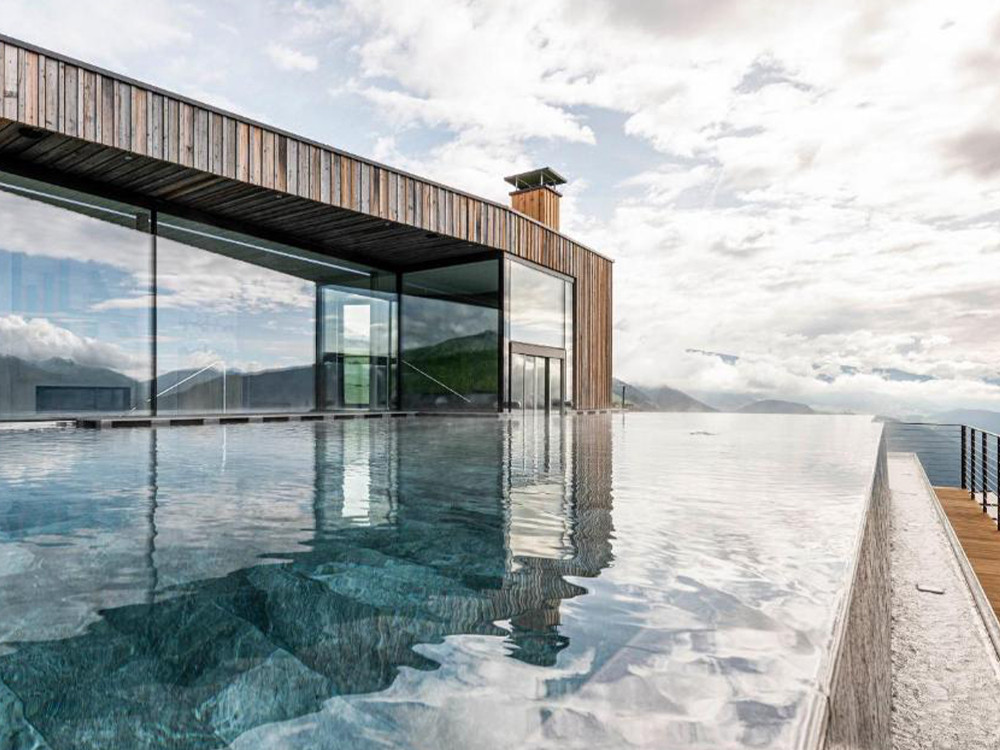 Hôtel avec piscine à débordement