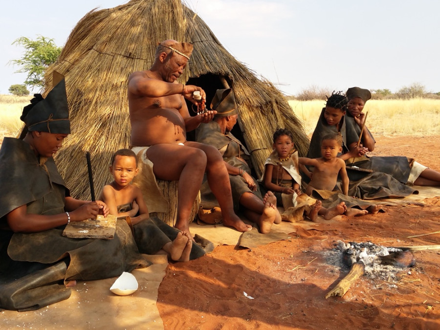 Les San dans le Kalahari