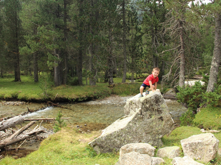 Randonnée avec un enfant dans les Pyrénées