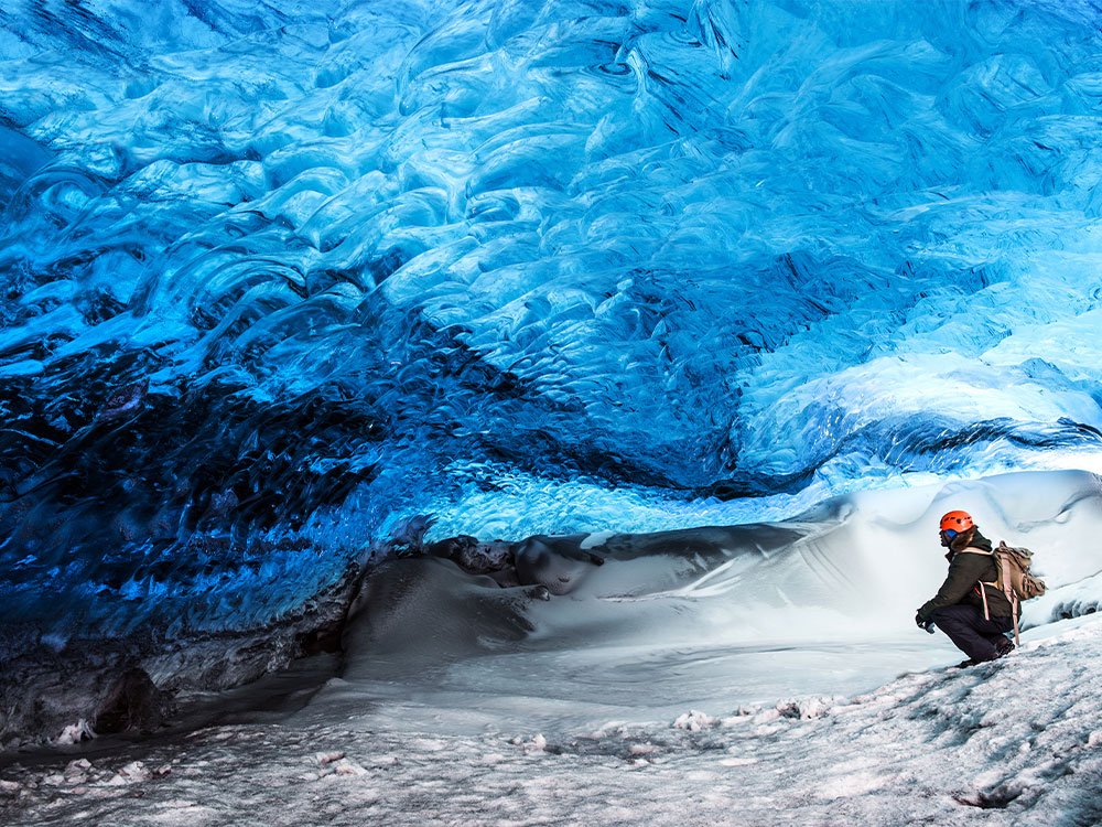 Visiter une grotte de glace
