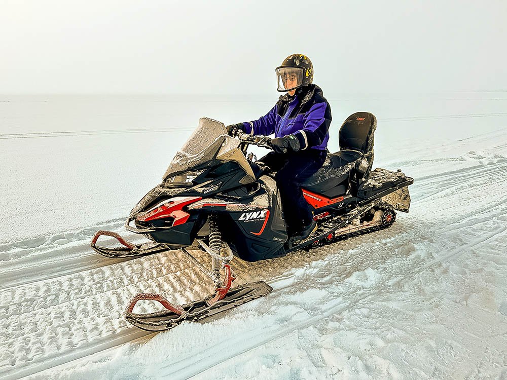 Scooteren op bevroren meer