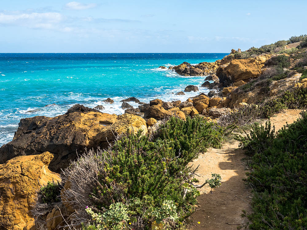 Chemin menant à la grotte de Mixta