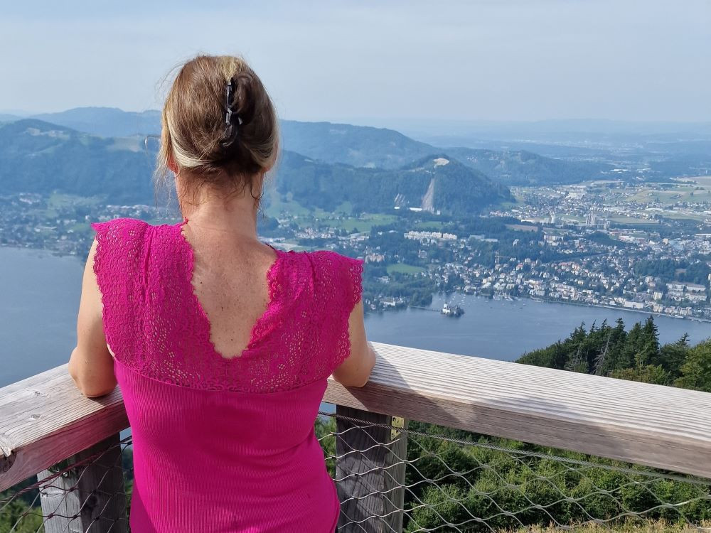 Vue depuis la passerelle dans la cime des arbres