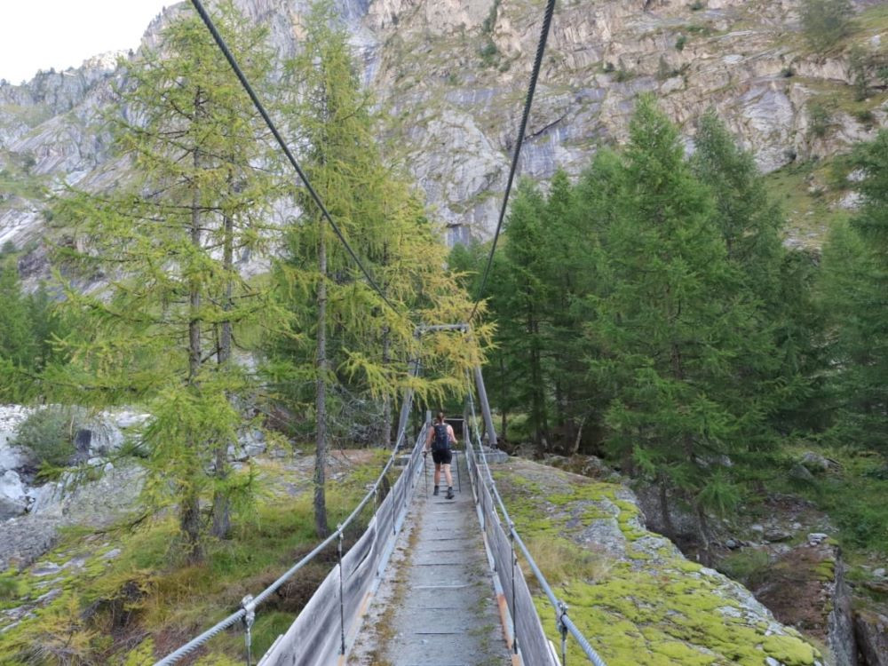 Passerelle suspendue dans le Valais