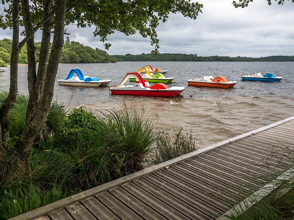 Pédalos au lac de Léon