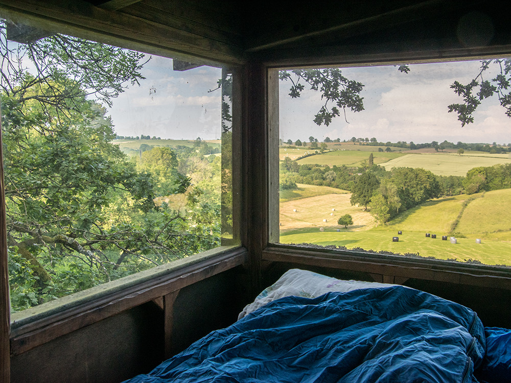 Dormir dans une cabane dans les arbres