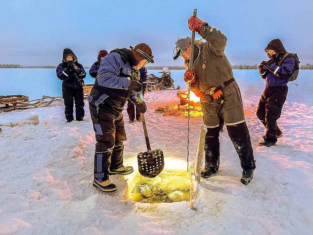 Pêche sur glace avec un filet