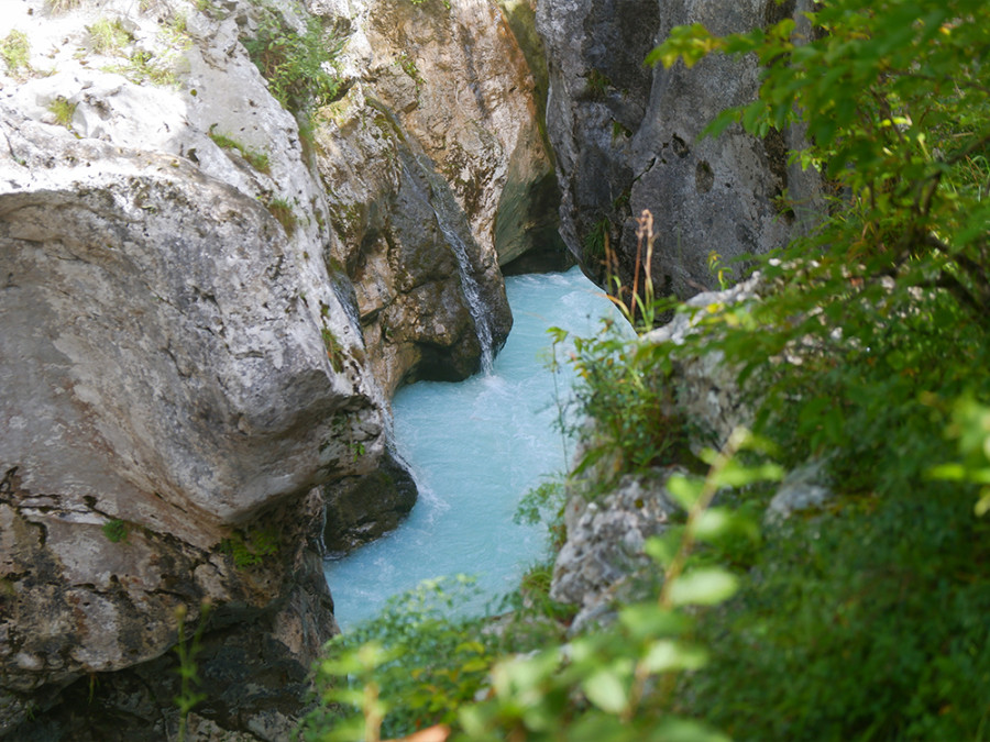 Belle cascade en Slovénie Belle cascade en Slovénie