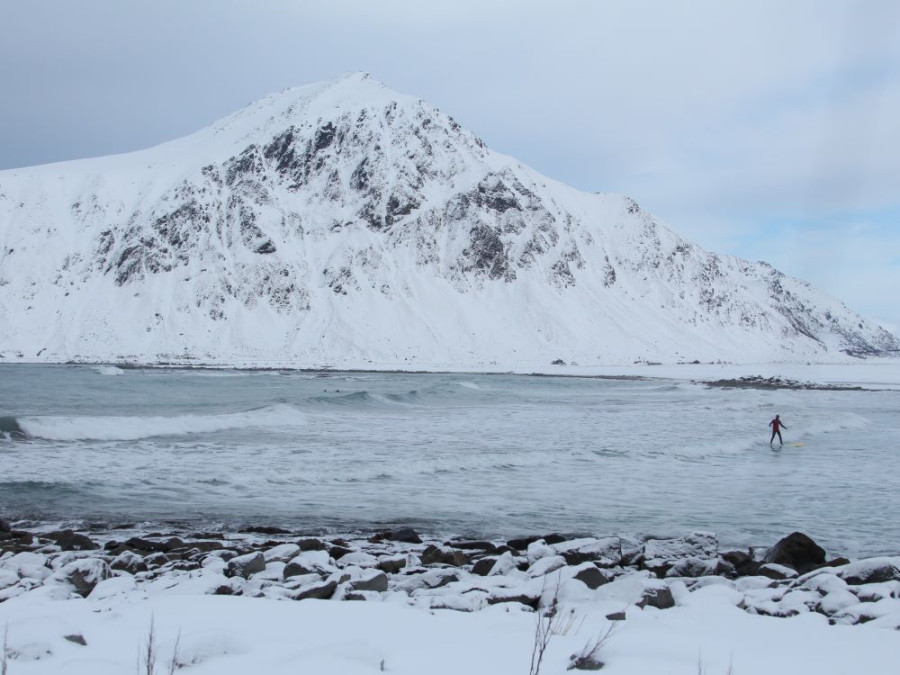 Surfer aux Lofoten Surfer aux Lofoten