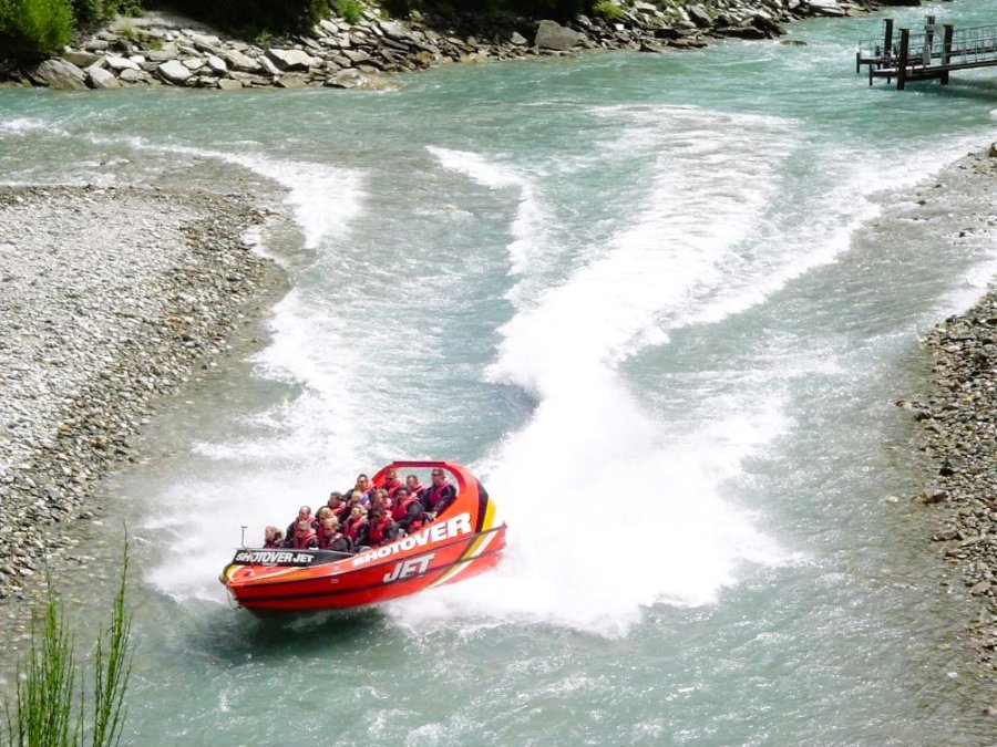 Jet boat