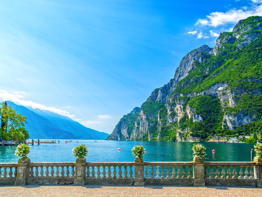 Paysage lacustre en Italie Paysage lacustre en Italie