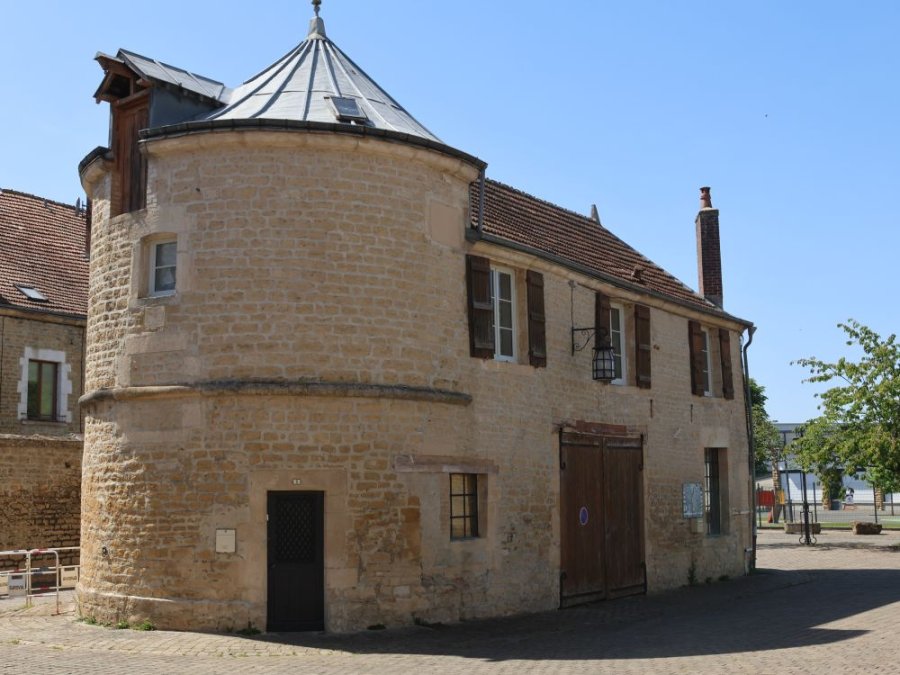 Mouzon architecture unique