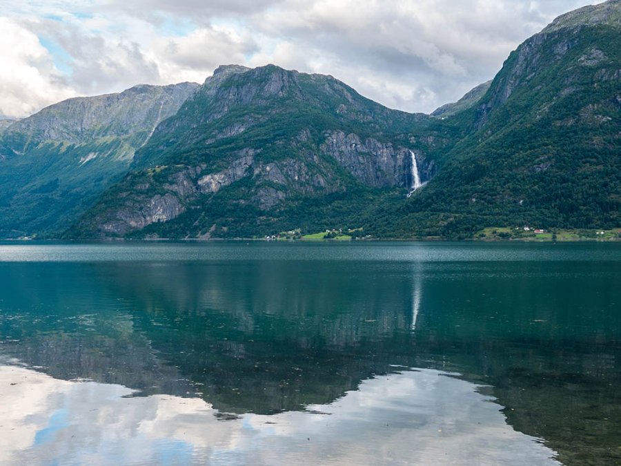 Feigefossen dans le Sognefjord
