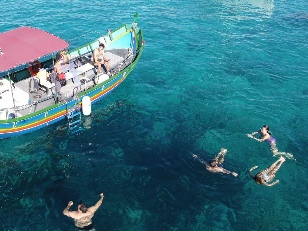 Faire du bateau et se baigner