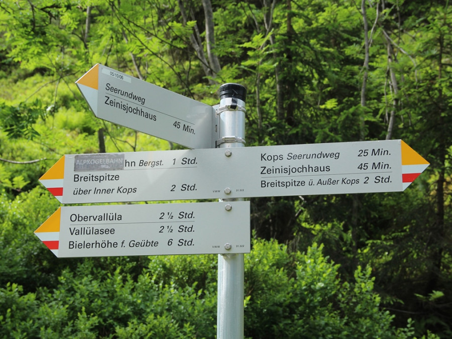 Panneaux d'indications des randonnées Panneaux d'indications des randonnées