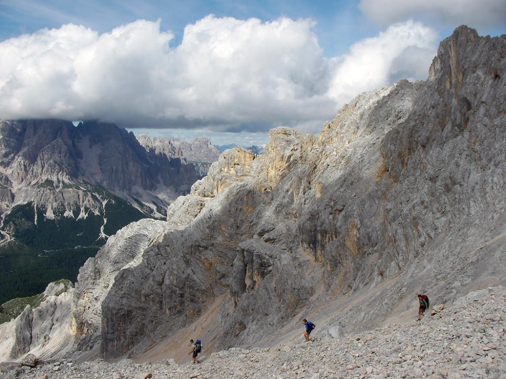 Randonnée en groupe dans les Dolomites