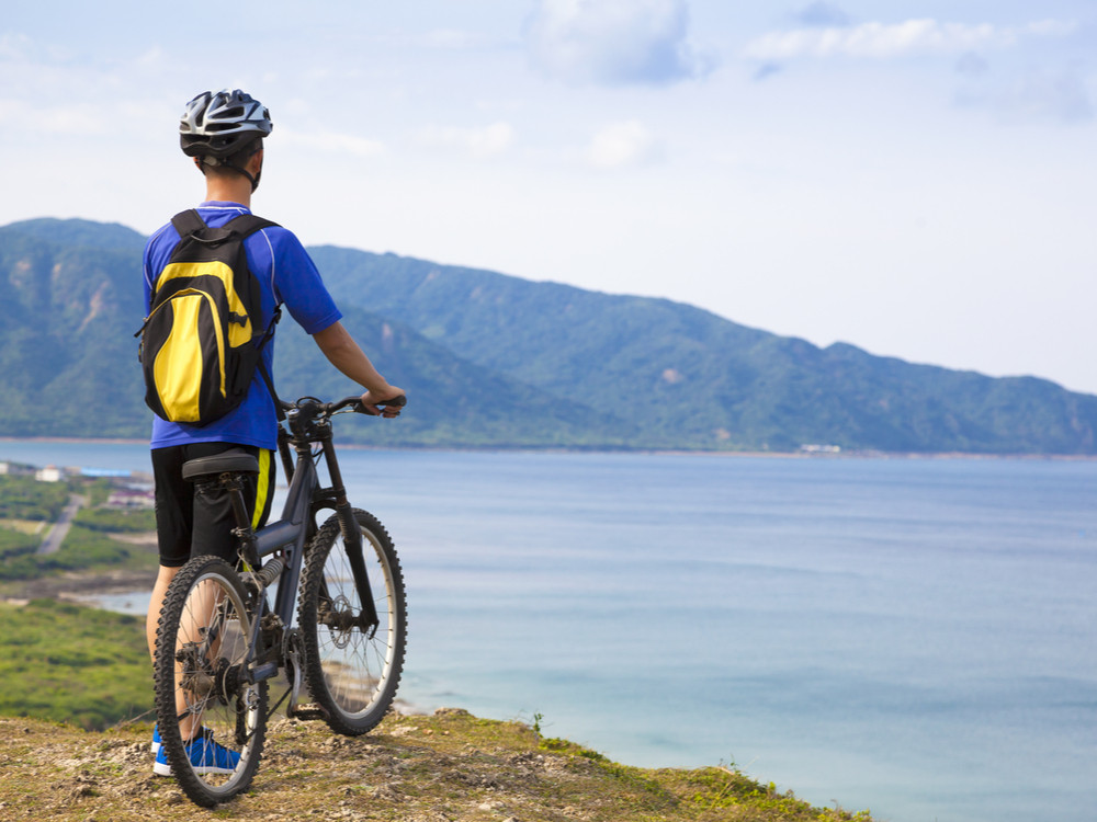 Balade à vélo au bord de la mer